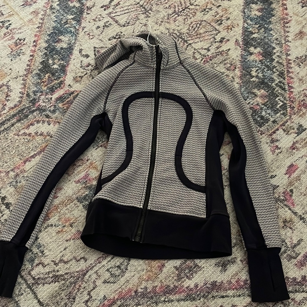 Lulu zip up